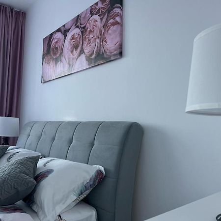 One Apartment Militari Bukares Bagian luar foto
