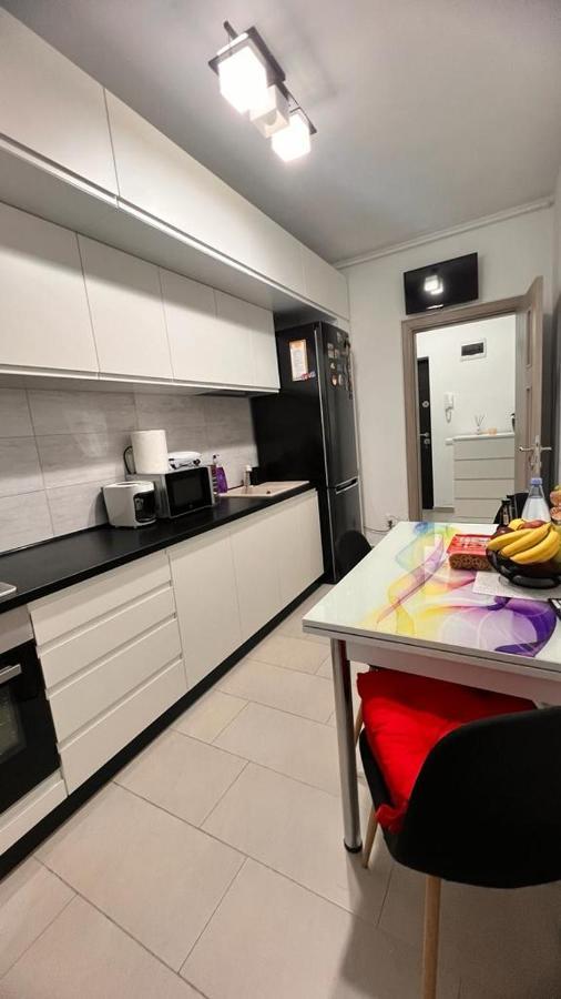 One Apartment Militari Bukares Bagian luar foto